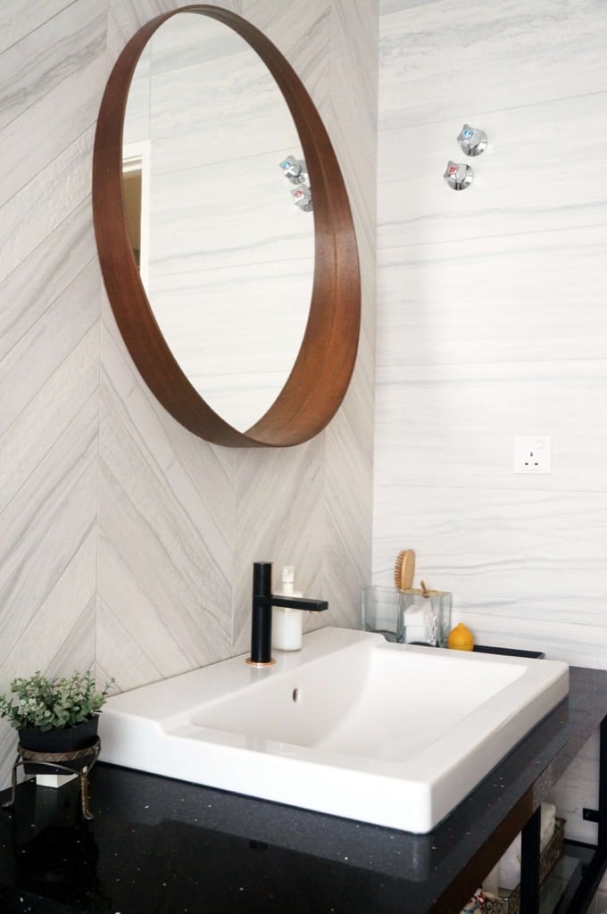 Master Bathroom remodel: with faux marble tiles
