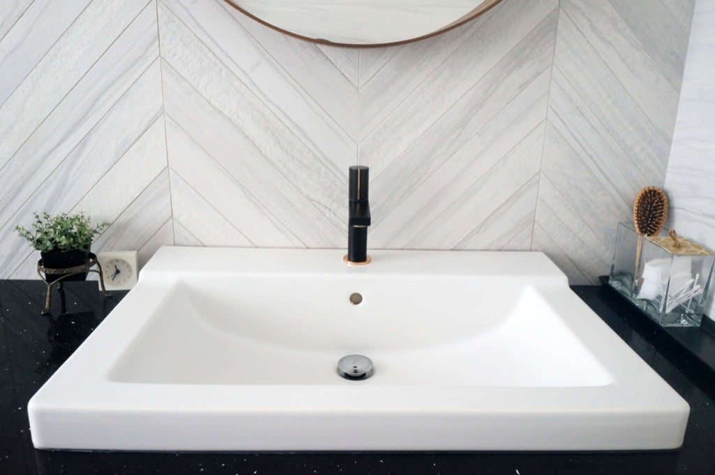 Master Bathroom remodel: with faux marble tiles