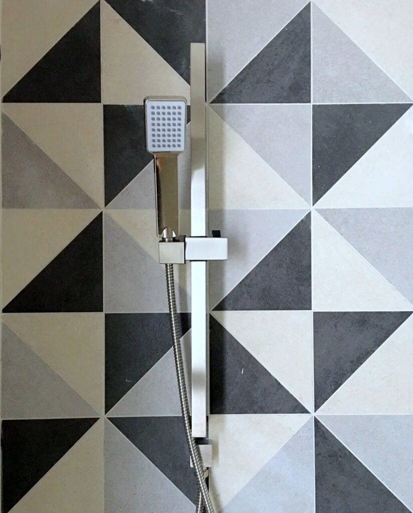 Guest bathroom design: Small but serene