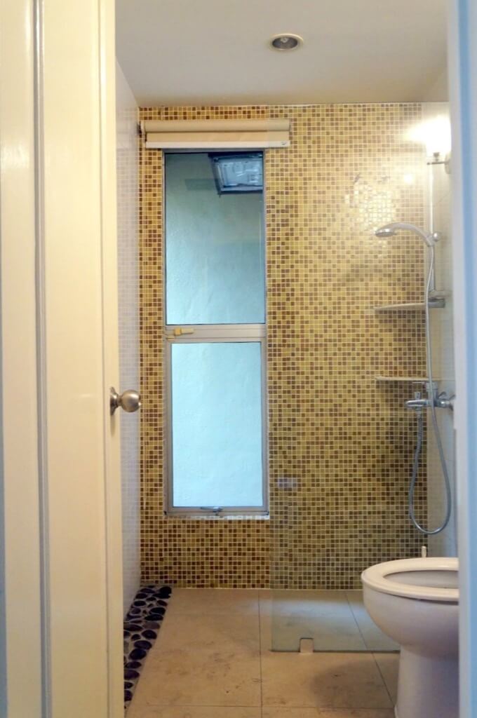 guest bathroom - before